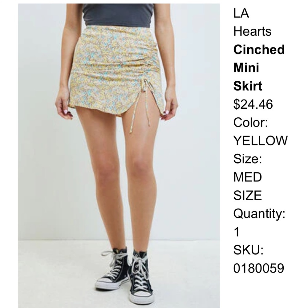 LA HEARTS
Cinched Mini Skirt
Size: MED SIZE